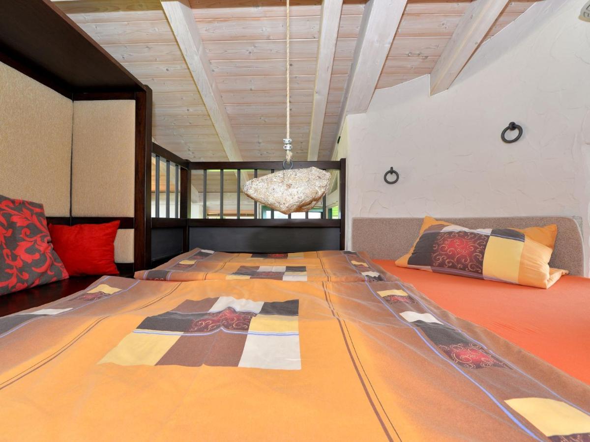 Holiday Home With Whirlpool And Sauna In ヴィヒタッハ エクステリア 写真